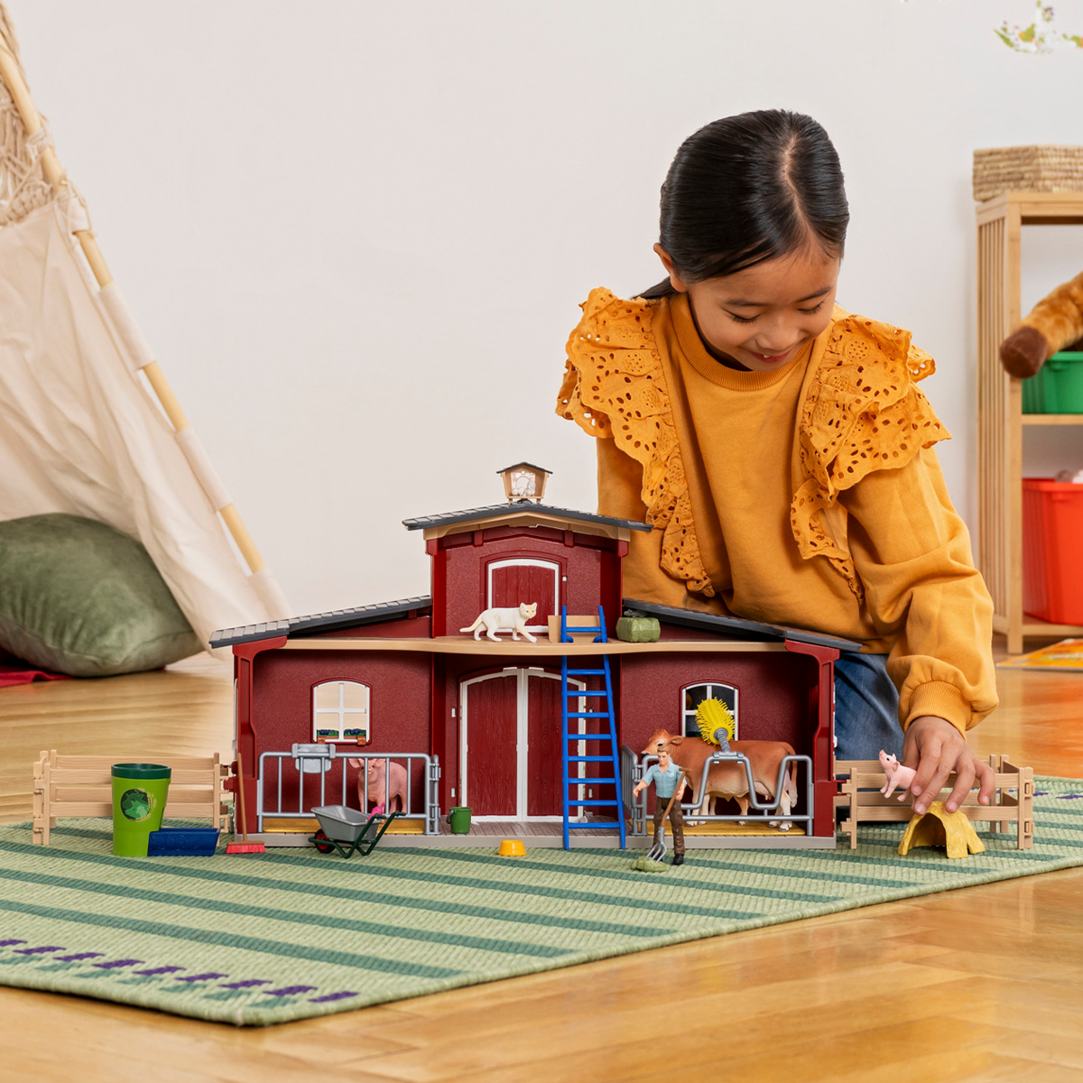 Große Farm mit Tieren und Zubehör